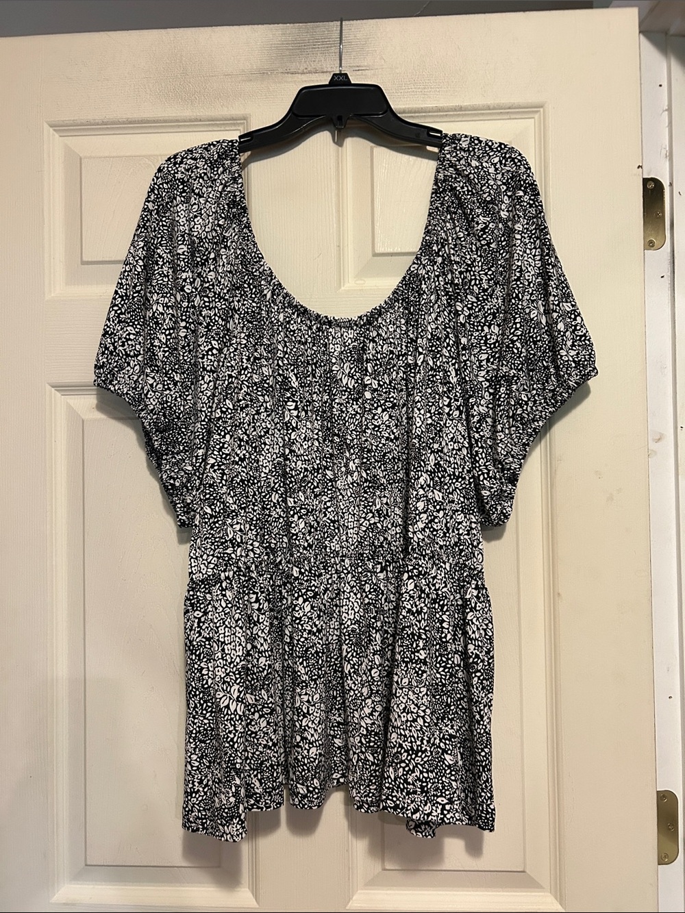 Terra & Sky Black and White Floral Peplum Short Sleeve Top Size 4X